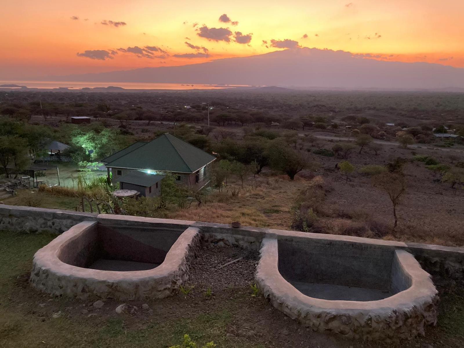 Lake Natron Maasai Guesthouse Mtowabaga Bagian luar foto